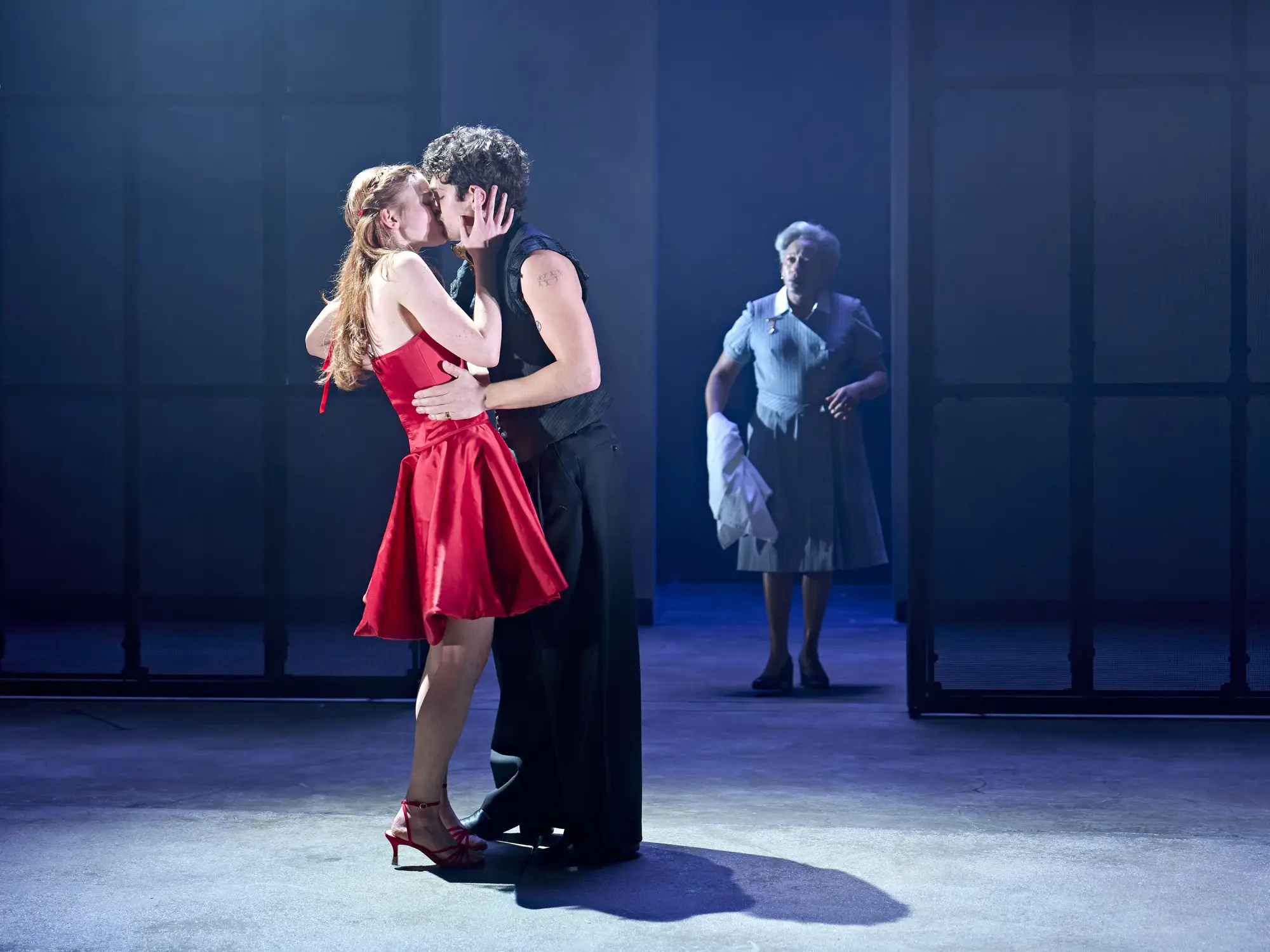 romeo-juliet-harold-pinter-theatre-dir.-robert-icke-1-of-3-land